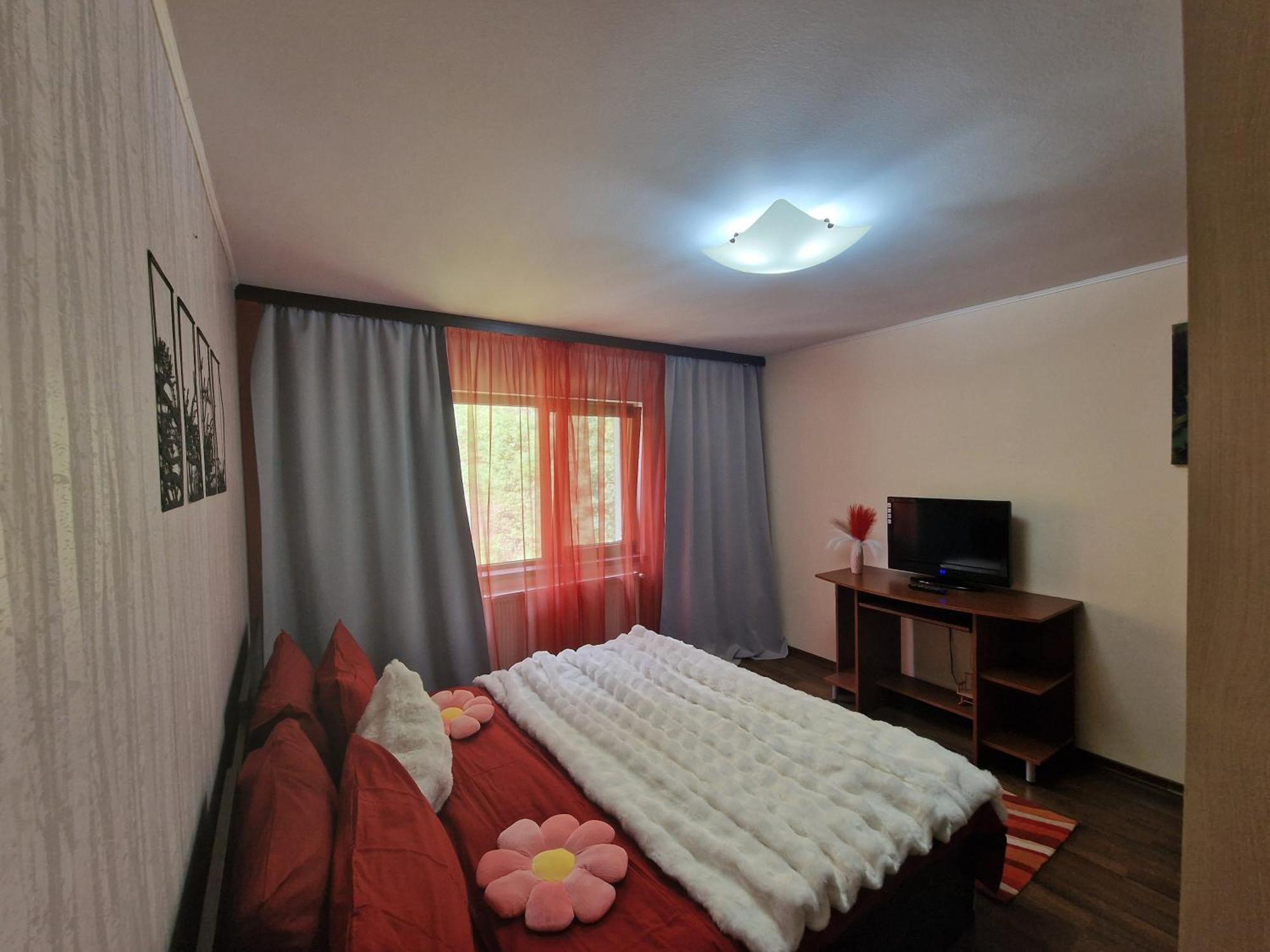 Apartament Red & Yellow สลานิก-มอลโดวา ภายนอก รูปภาพ