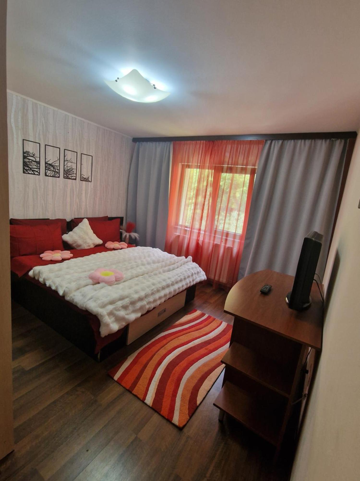 Apartament Red & Yellow สลานิก-มอลโดวา ภายนอก รูปภาพ