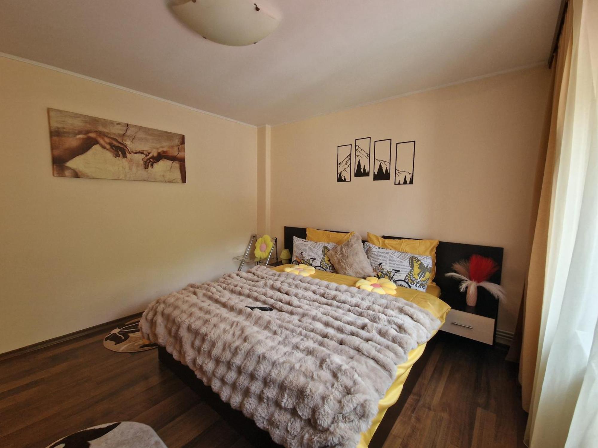 Apartament Red & Yellow สลานิก-มอลโดวา ภายนอก รูปภาพ