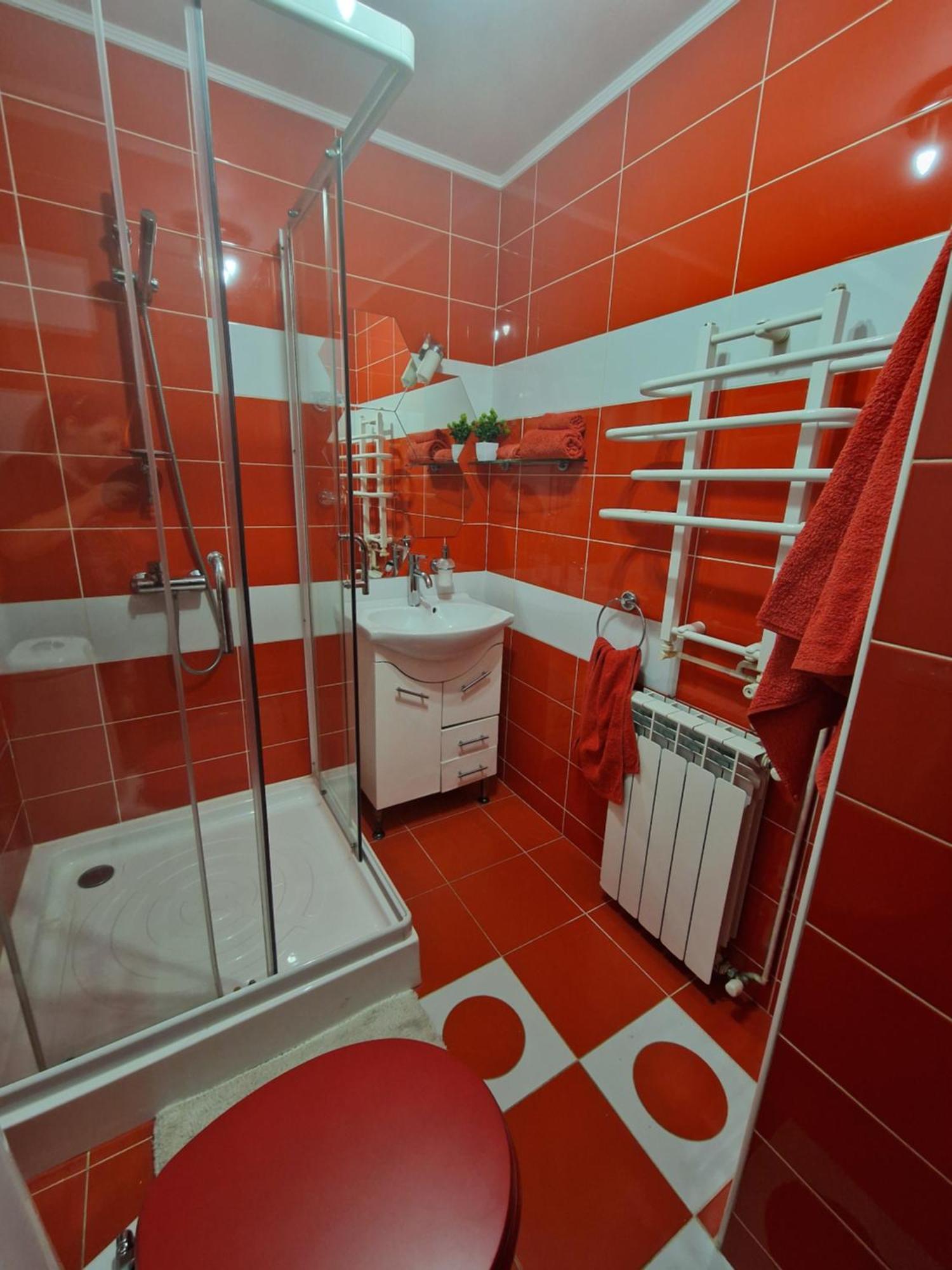 Apartament Red & Yellow สลานิก-มอลโดวา ภายนอก รูปภาพ