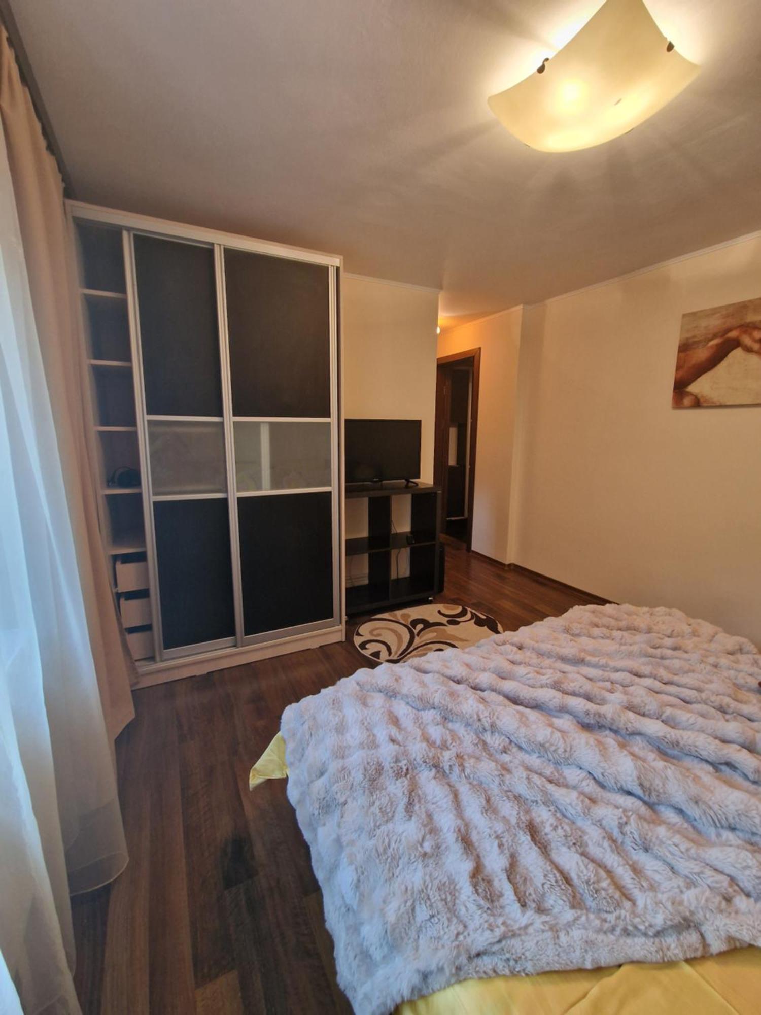 Apartament Red & Yellow สลานิก-มอลโดวา ภายนอก รูปภาพ